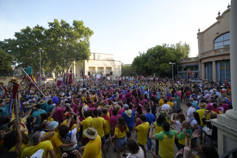 Peñistas del Aplec del Caragol en Lleida en el tradicional ‘Caragolasso’