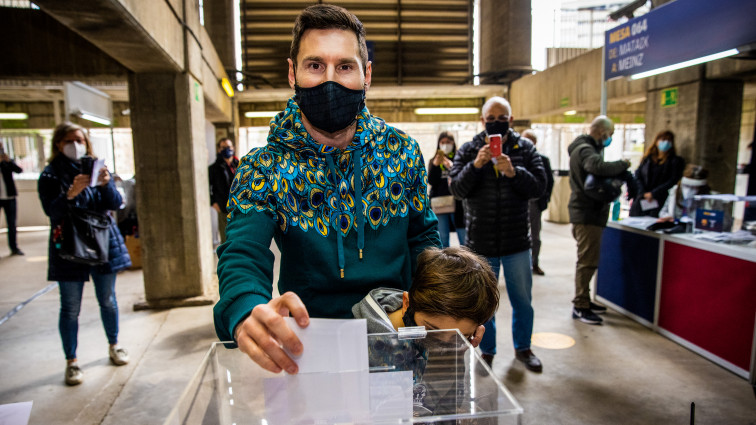 Messi vota por vez primera en unas elecciones al Barça